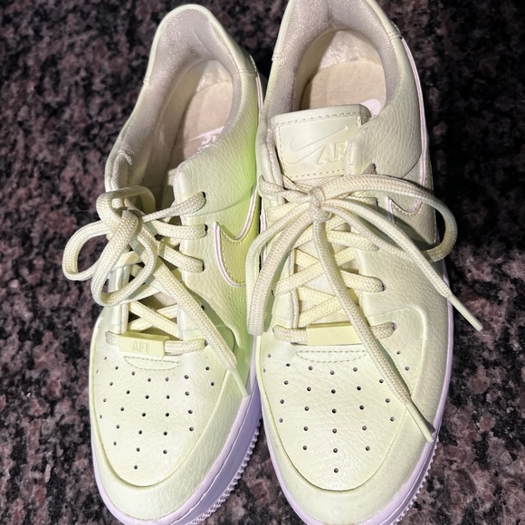 Green Nike Air Force1 - Picture 3 of 3